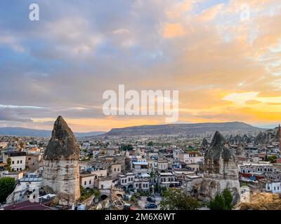 Cappadocia unterirdische Stadt in den Felsen, die alte Stadt aus Steinsäulen. Stockfoto