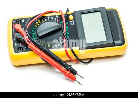 Schwarzer und gelber elektrischer Multitester isoliert auf weißem Hintergrund Stockfoto