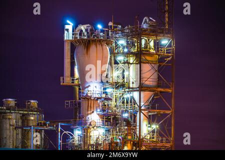 Fabrikansicht der Keihin-Region bei Nacht Stockfoto