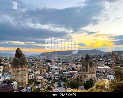 Cappadocia unterirdische Stadt in den Felsen, die alte Stadt aus Steinsäulen. Stockfoto