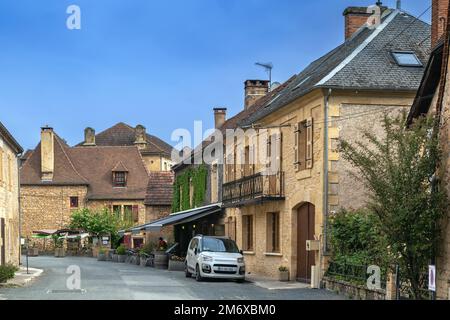 Straße in Saint-Leon-sur-Vezere, Frankreich Stockfoto