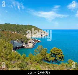 Sommer Architello (Arch) von San Felice auf der Halbinsel Gargano in Apulien, Italien Stockfoto