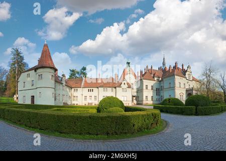 Jagd Schloss des Grafen Schönborn in Karpaten (in der Vergangenheit - Beregvar) Dorf (Zakarpattja Region, Ukraine). Im Jahr 1890 erbaut. Stockfoto