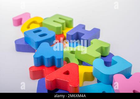 Buchstabenwürfel aus Holz Stockfoto