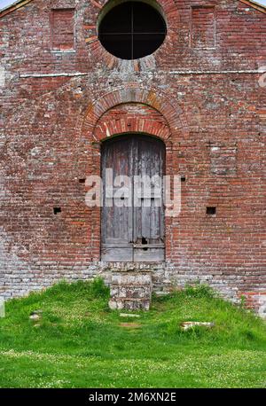 Besuch der verlassenen Abtei San Galgano Stockfoto