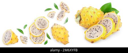 Dragon Obst, pitaya oder Pitahaya Gelb auf weißem Hintergrund mit Kopie Platz für Ihren Text isoliert. Ansicht von oben. Flach Stockfoto