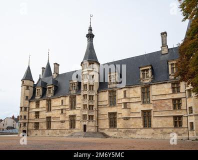 Foto des Herzogspalastes in der Stadt Nevers. Burgund, Frankreich Stockfoto