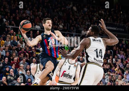 Barcelona, Spanien - 05/01/2023, Nico Laprovittola vom FC Barcelona während des EuroLeague-Basketballspiels der Turkish Airlines zwischen dem FC Barcelona und Virtus Segafredo Bologna am 5. Januar 2023 in Palau Blaugrana in Barcelona, Spanien - Foto: Javier Borrego/DPPI/LiveMedia Stockfoto