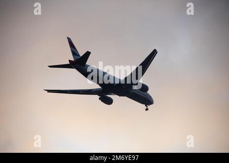 London, Großbritannien. 5. Januar 2023 British Airways Flugzeug im Flug. Stockfoto