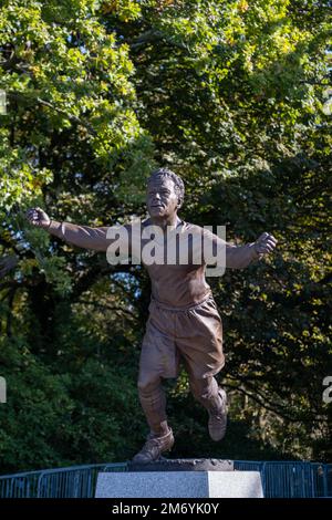 Statue von John Francis Leslie vom Künstler Andy Edwards, der Englands erster schwarzer Fußballspieler sein sollte. Stockfoto