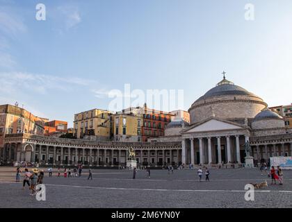 Ein Blick aus der Vogelperspektive auf den Plebiszitenplatz in Neapel Stockfoto