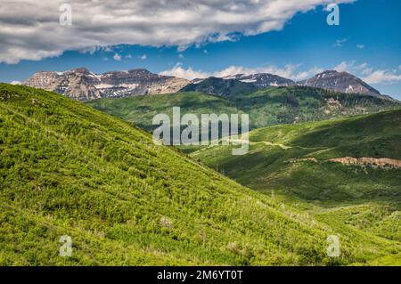 Mount Timpanogos Massiv, Blick vom Decker Pass, Cascade Springs Drive, Wasatch Mountain State Park, Wasatch Range, Utah, USA Stockfoto