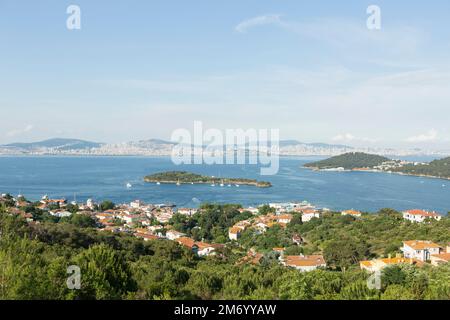 Stadt- und Meerblick von den Istanbul Princess Islands Stockfoto