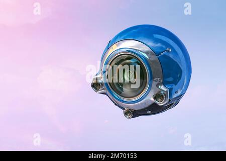 Roboter spionieren Roboter blaue Drohne mit Kameras, fliegen, fotografieren, Filmen. Zukunftstechnologie, Spion, Militär, künstliche Intelligenz. Abbildung 3D Stockfoto