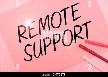 Schreiben mit Anzeige von Text Remote Support. Word für die Unterstützung von Endbenutzern bei der Remote-Lösung von Computerproblemen Stockfoto