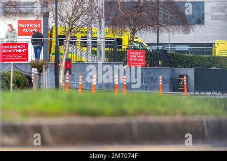 Cork, Irland. 6. Januar 2023. Die Überbelegungskrise im Krankenhaus dauert an und sieht so aus, als würde es schlimmer werden, bevor es besser wird. CUH ist derzeit das geschäftigste Krankenhaus des Landes. Kredit: AG News/Alamy Live News Stockfoto