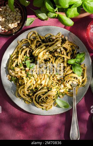 Sizilianischer Pesto auf einem Teller Stockfoto