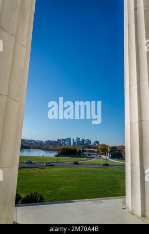 Vom Lincoln Memorial aus, einem US-amerikanischen Denkmal am westlichen Ende der National Mall, das in Form eines Neocls erbaut wurde, hat man einen schönen Blick auf die Stadt Stockfoto