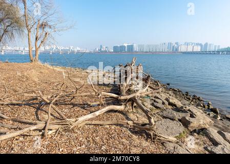 Han-Fluss Hangang und Seoul-Stadtbild im Winter in Südkorea Stockfoto