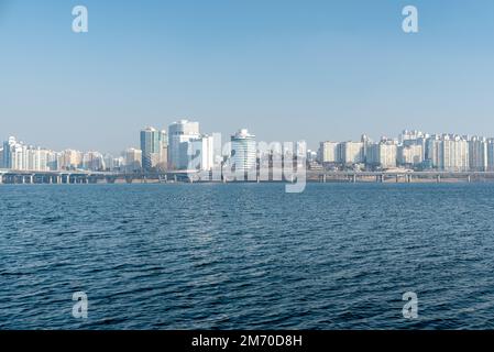 Han-Fluss Hangang und Seoul-Stadtbild im Winter in Südkorea Stockfoto