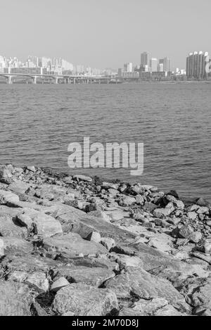 Han-Fluss Hangang und Seoul-Stadtbild im Winter in Südkorea Stockfoto