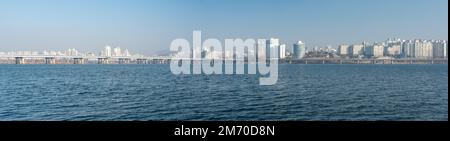 Han-Fluss Hangang und Seoul-Stadtbild im Winter in Südkorea Stockfoto