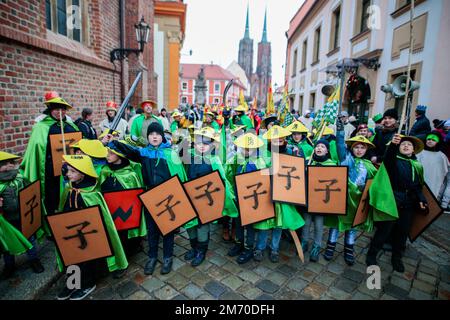 Breslau, Breslau, Polen. 6. Januar 2023. Die Prozession der drei Könige ging durch Breslau. Etwa 5.000 Personen nahmen an der Prozession Teil. (Bild: © Krzysztof Zatycki/ZUMA Press Wire) Stockfoto