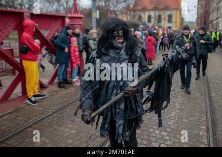 Breslau, Breslau, Polen. 6. Januar 2023. Die Prozession der drei Könige ging durch Breslau. Etwa 5.000 Personen nahmen an der Prozession Teil. (Bild: © Krzysztof Zatycki/ZUMA Press Wire) Stockfoto