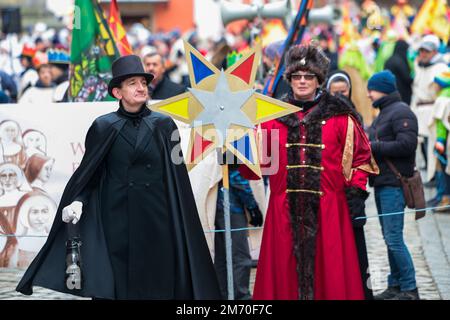 Breslau, Breslau, Polen. 6. Januar 2023. Die Prozession der drei Könige ging durch Breslau. Etwa 5.000 Personen nahmen an der Prozession Teil. (Bild: © Krzysztof Zatycki/ZUMA Press Wire) Stockfoto