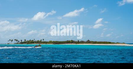 Petit Tabac, die kleine Insel der Grenadinen, die als Ort für die Festnahme von Captain Jack Sparrow in Piraten der Karibik genutzt wurde Stockfoto
