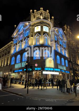 Mamma Mia Musical im Novello Theatre in London - LONDON, Großbritannien - 20. DEZEMBER 2022 Stockfoto