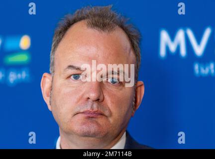 Schwerin, Deutschland. 05. Januar 2023. Markus Biercher, Leiter der Northern Employment Agency, auf einer Pressekonferenz in der Staatskanzlei. Der neue Leiter der Regionaldirektion Nord der Arbeitsagentur unterstützte die Landesregierung bei seinem Amtsantritt in Schwerin. Kredit: Jens Büttner/dpa/Alamy Live News Stockfoto