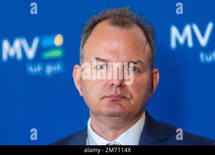 Schwerin, Deutschland. 05. Januar 2023. Markus Biercher, Leiter der Northern Employment Agency, auf einer Pressekonferenz in der Staatskanzlei. Der neue Leiter der Regionaldirektion Nord der Arbeitsagentur unterstützte die Landesregierung bei seinem Amtsantritt in Schwerin. Kredit: Jens Büttner/dpa/Alamy Live News Stockfoto