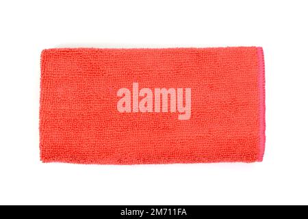 Rote Mikrofasertücher auf weiß isoliert. Eine Reihe bunter Mikrofasertücher. Stockfoto