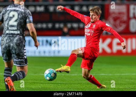 ENSCHEDE, NIEDERLANDE - JANUAR 6: Michal Sadilek vom FC Twente während des niederländischen Eredivisie-Spiels zwischen dem FC Twente und dem FC Emmen am 6. Januar 2023 im Grolsch Veste in Enschede, Niederlande (Foto: Marcel ter Bals/Orange Pictures) Stockfoto