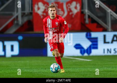 ENSCHEDE, NIEDERLANDE - JANUAR 6: Michal Sadilek vom FC Twente während des niederländischen Eredivisie-Spiels zwischen dem FC Twente und dem FC Emmen am 6. Januar 2023 im Grolsch Veste in Enschede, Niederlande (Foto: Marcel ter Bals/Orange Pictures) Stockfoto
