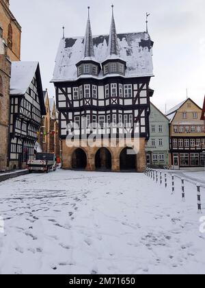 Fachwerkhaus im Schnee, Alsfeld, Hessen, Deutschland Stockfoto