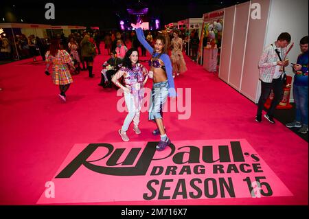 London, Großbritannien. 6. Januar 2023 Revellers nimmt am 6. Januar 2023 an der von World of Wonder auf der Excel London präsentierten RuPaul’s DragCon UK Teil. Kredit: Siehe Li/Picture Capital/Alamy Live News Stockfoto