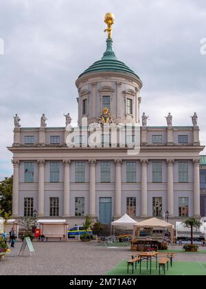 Gebäude des Potsdamer Museums - Forum für Kunst und Geschichte am Alten Markt, Potsdam, Brandenburg, Deutschland Stockfoto