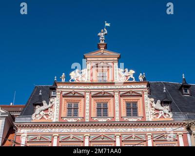 Details herrliche Fassadendekoration am Haus zum Breiten Herde, Renaissance Gebäude am Fischmarkt, Erfurt, Thüringen, Deutschland Stockfoto