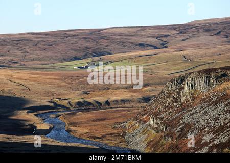 Der Blick entlang des River Tees in Richtung Falcon Clints von Cronkley Fell, Upper Teesdale County Durham, Großbritannien Stockfoto