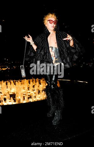 LGBTQIA+-Aktivist, Influencer und Model Elton Ilirjani an der Met OPERA für La Traviata, 5. Januar 2023 Stockfoto