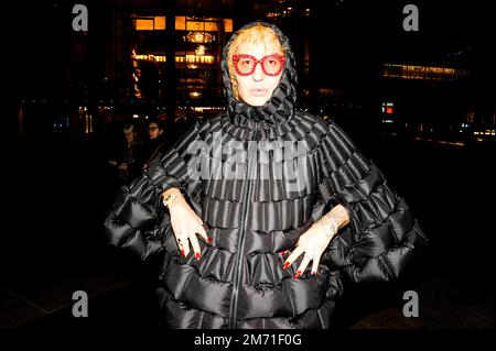 LGBTQIA+-Aktivist, Influencer und Model Elton Ilirjani an der Met OPERA für La Traviata, 5. Januar 2023 Stockfoto