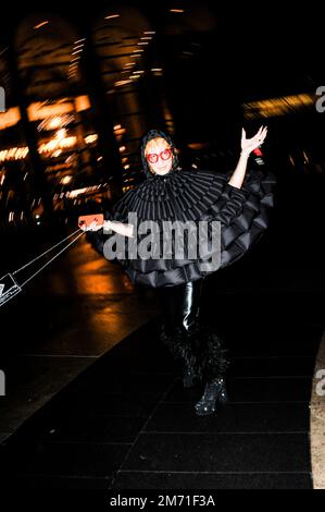 LGBTQIA+-Aktivist, Influencer und Model Elton Ilirjani an der Met OPERA für La Traviata, 5. Januar 2023 Stockfoto