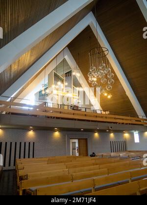 Vesturkirkjan Kirche dreieckiges Innere, Blick auf die Pfeifenorgel Stockfoto