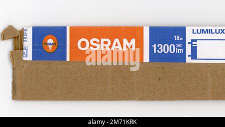 MÜNCHEN - CIRCA NOVEMBER 2022: Osram-Zeichen auf Leuchtstoffröhrenpäckchen Stockfoto