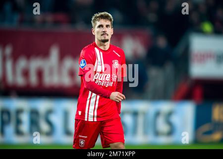 ENSCHEDE – Michal Sadilek vom FC Twente während des niederländischen Premier-League-Spiels zwischen dem FC Twente und dem FC Emmen am 6. Januar 2023 im Stadion De Grolsch Veste in Enschede, Niederlande. ANP COR LASKER Stockfoto