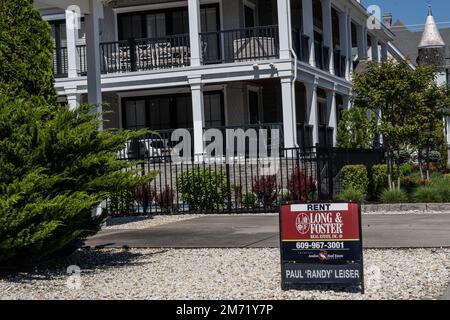 Avalon, New Jersey, 6. Juni 2022: Mietschild vor dem Haus von Avalon, New Jershey. Stockfoto