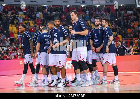 Athen, Lombardei, Griechenland. 6. Januar 2023. Spieler von EA7 Emporio Armani Mailand während des Euroleague-Spiels, Runde 17, zwischen Olympiacos Piraeus und EA7 Emporio Armani Mailand im Friedens- und Freundschaftsstadion am 6. Januar 2023 in Athen, Griechenland. (Kreditbild: © Stefanos Kyriazis/ZUMA Press Wire) Kredit: ZUMA Press, Inc./Alamy Live News Stockfoto