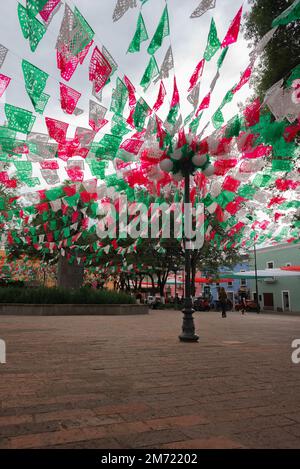 Tlaxcala, Tlaxcala, 09 18 22, Leuchtturm des Lichts mit patriotischen Ornamenten zur Feier des Unabhängigkeitstages Mexikos im Xicohténc Stockfoto